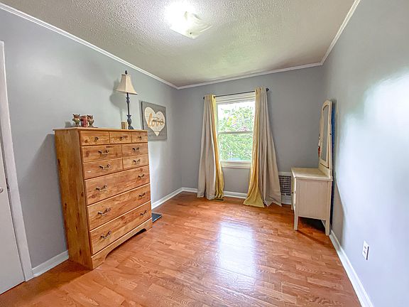 5th image of 1309 Barton St