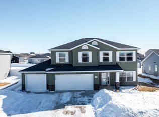 611 Canyon Rd SW, Mandan, ND 58554