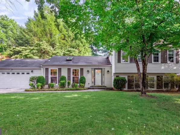 5 Barrington Fare, Rockville, MD 20850