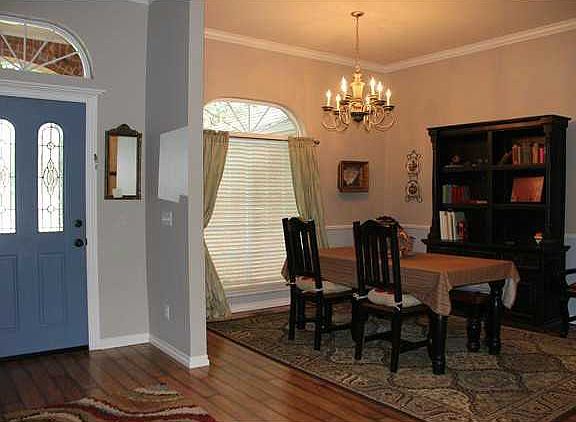 3rd image of 4104 NE 141st St
