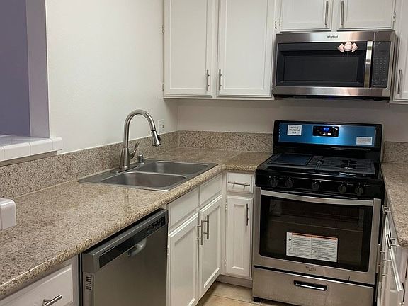 3rd image of 1641 Veteran Ave APT 05