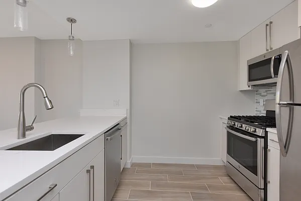 Rented by Metropolis International Realty Inc. | media 1