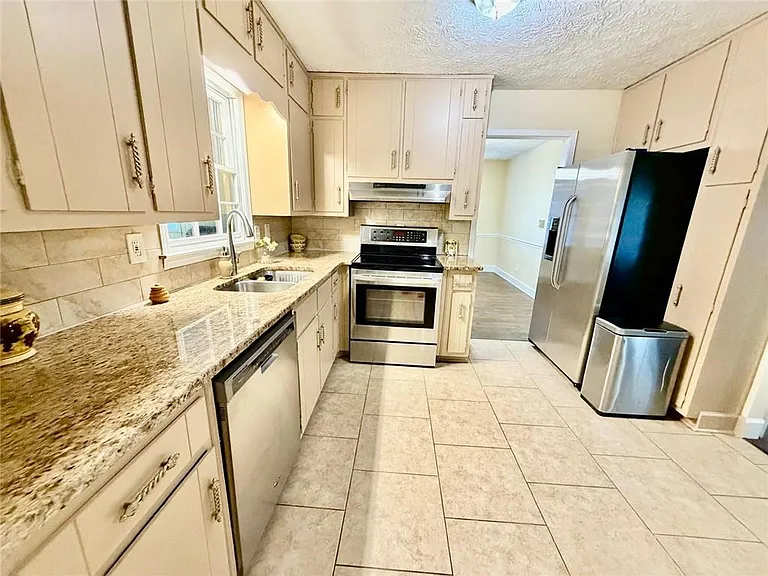 665 Arnold Rd — Photo 12