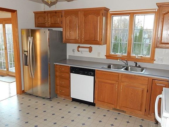 4th image of 7 Eseks Cir
