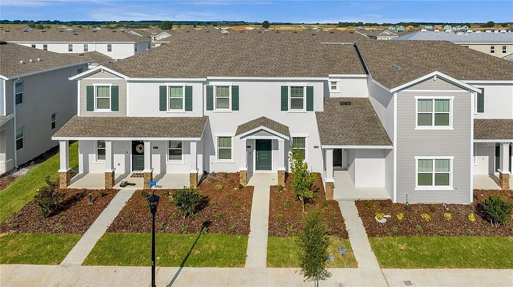 3 bed, 2.5 bath, 1620 sqft, $2,400 — Photo 1