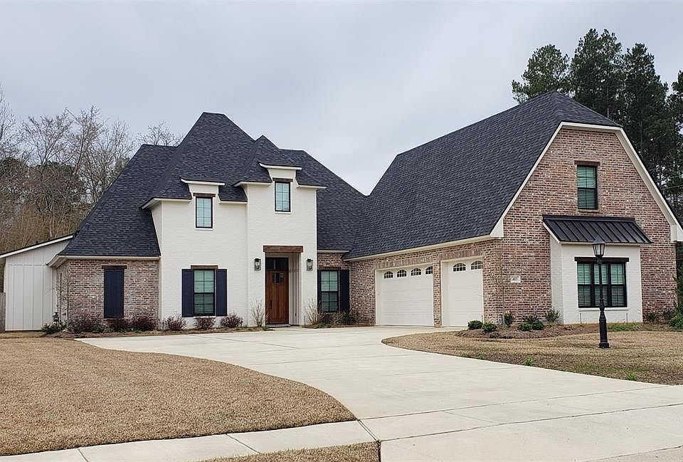 1st image of 403 Oakwood Trace Ct