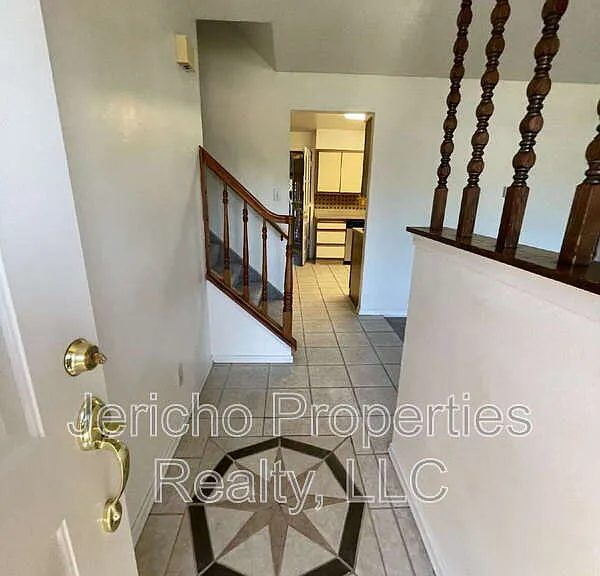 1180 S Kline Way — Photo 2