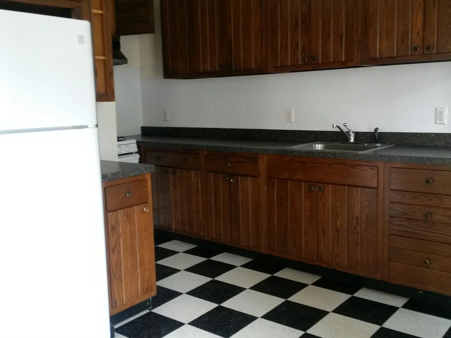 2 bed, 889 sqft, $675 — Photo 2