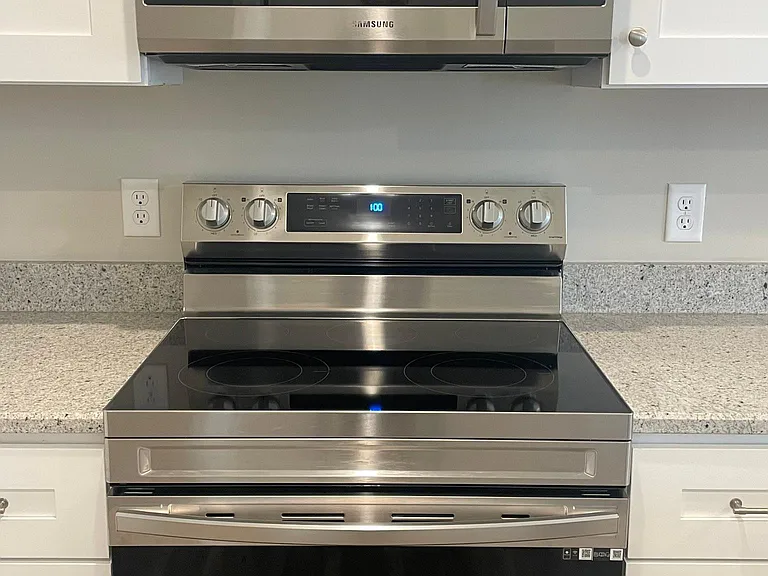 New Samsung Appliance Package with 5 Burner Stove