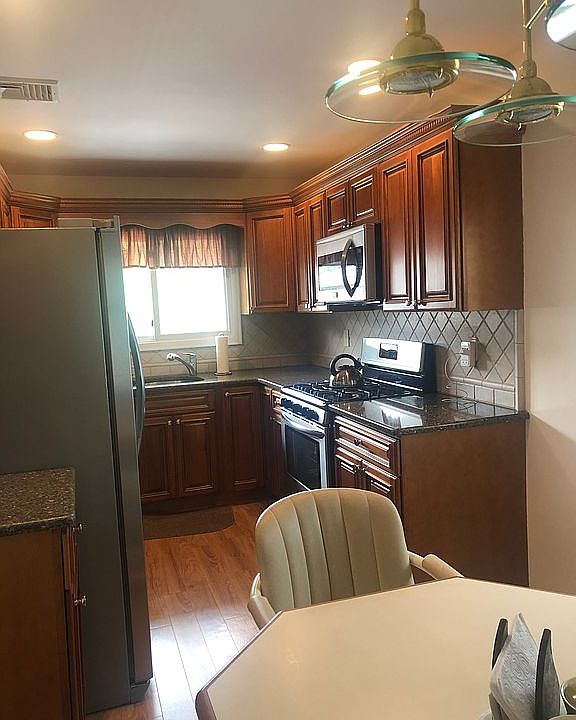 1st image of 17 Valerie Dr #1