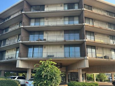 2304 Holiday Ter APT 303, Lansing, IL, 60438