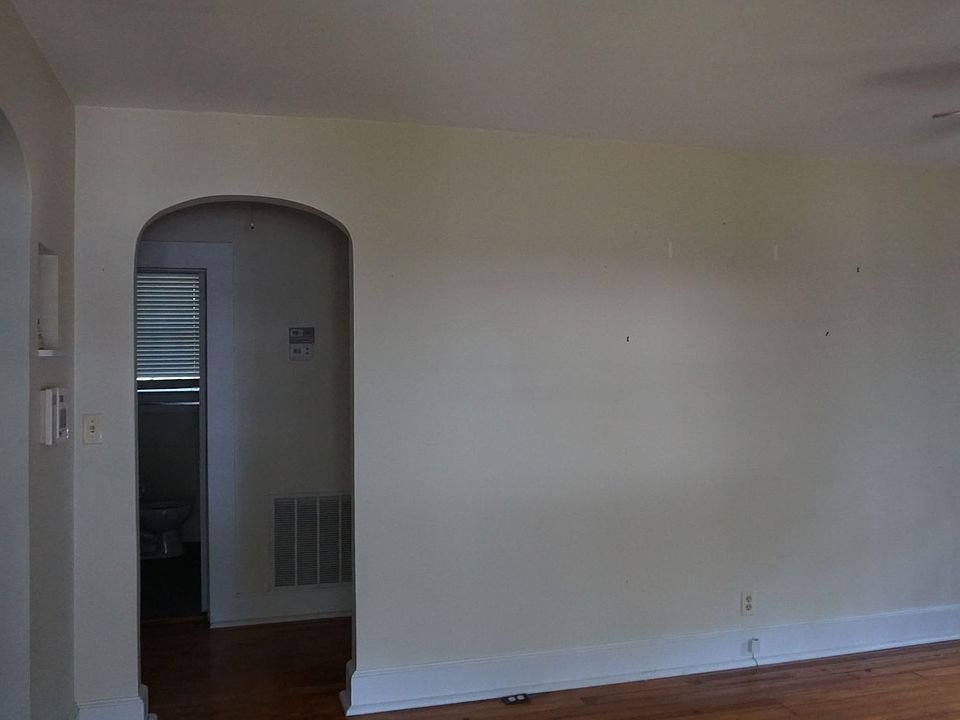1st image of 104 E Alden Ave