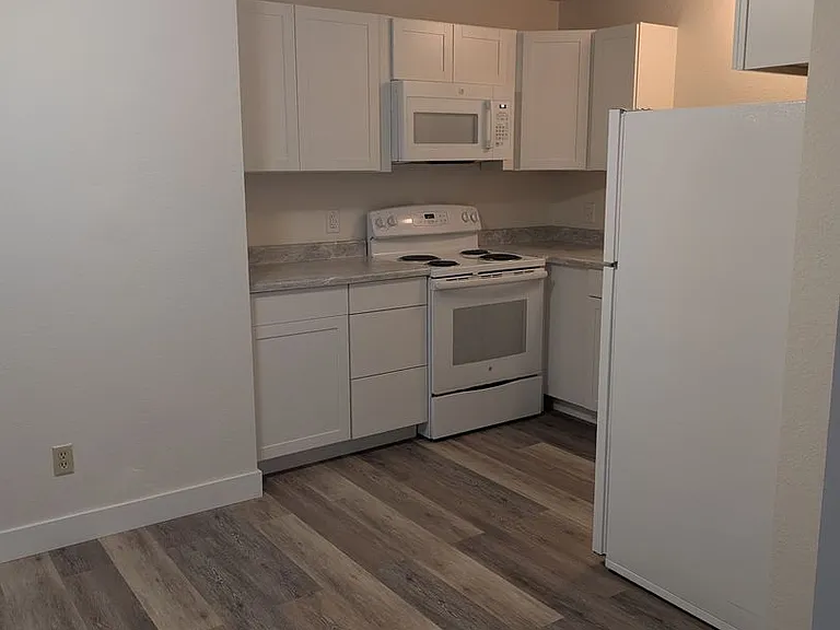 509 N Black Ave #1-8 — Photo 6