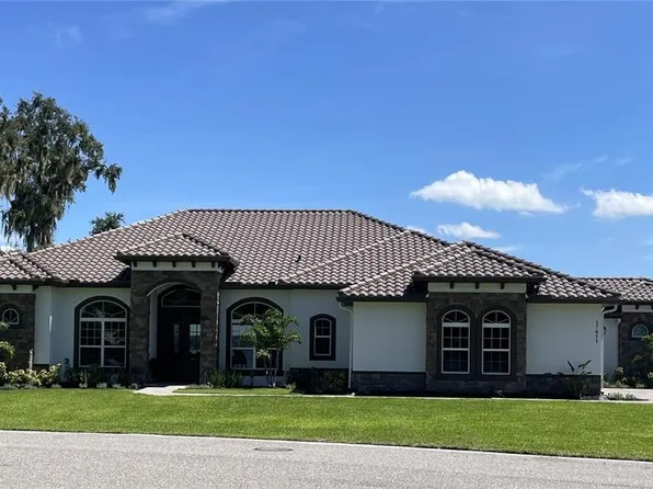17451 Deer Island Rd, Tavares, FL 32778