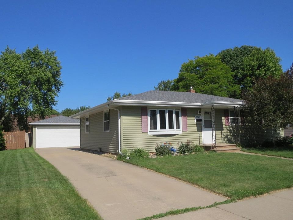 3 Bed 2 Full Bath Ranch!
