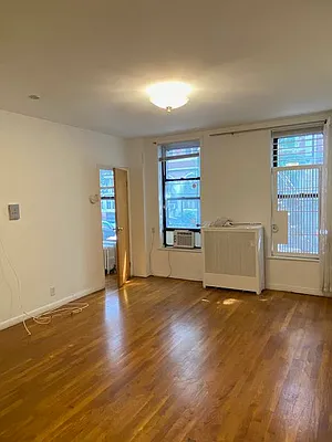 Rented by Green Line Realty | media 17