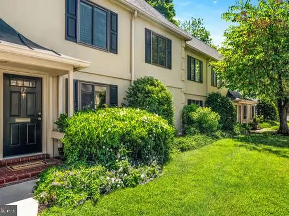 411 W Conestoga Rd APT 17, Devon, PA 19333