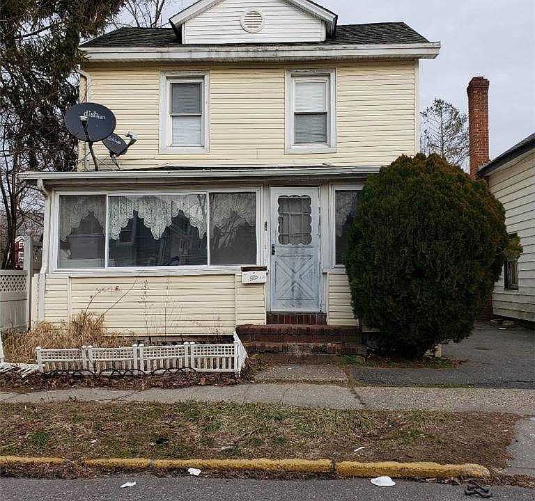2nd image of 152 Maple Ave