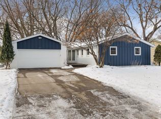 5217 Duggan Plz, Edina, MN 55439