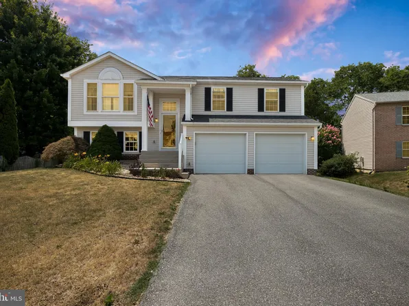 13012 Primrose Ln, Hagerstown, MD 21742