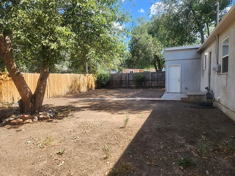 607 Lynn Ave — Photo 4