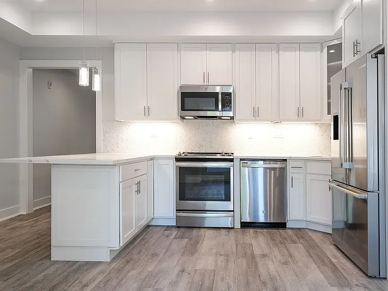 355 Phillips Park Rd #303 — Photo 3