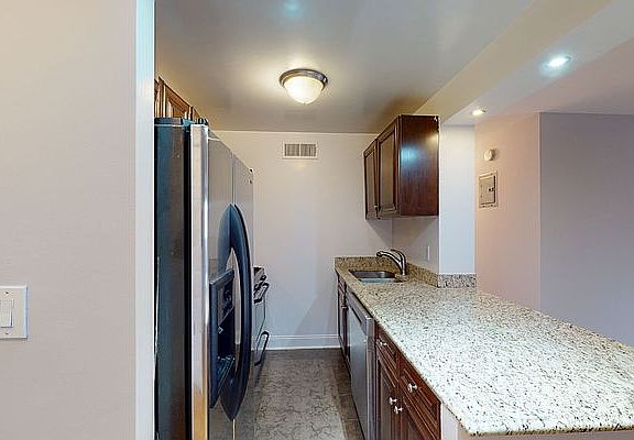 4th image of 70 W 93rd St #709E