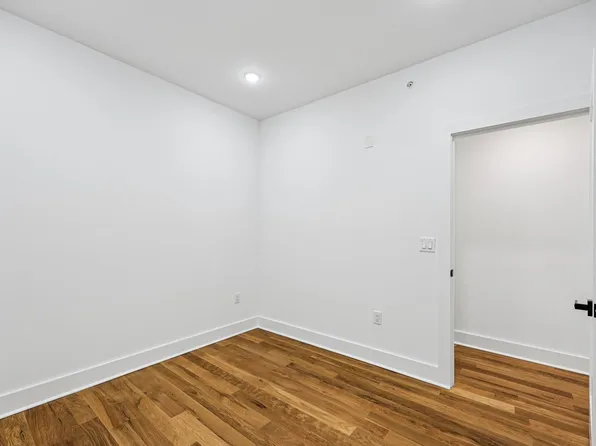 1003 Summit Avenue image 17 of 32