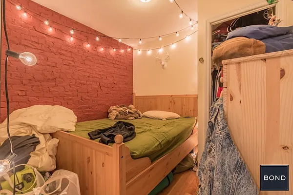 Rented by Bond New York | media 23