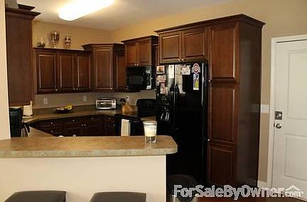 Kitchen
						:
						Lots of storage and breakfast bar.