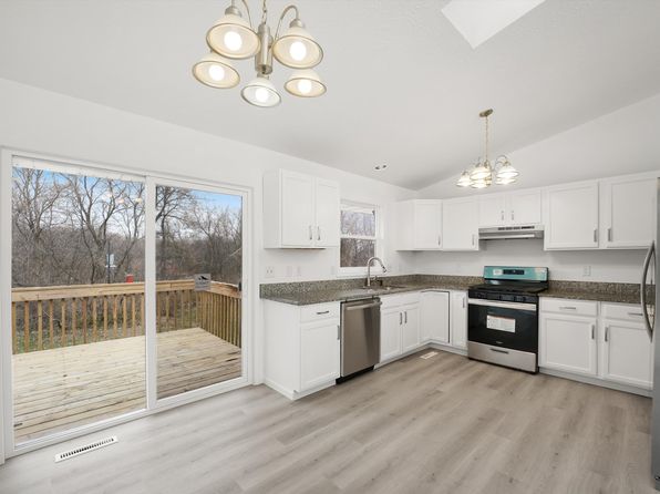 105 Constitution Dr SW, Poplar Grove, IL 61065