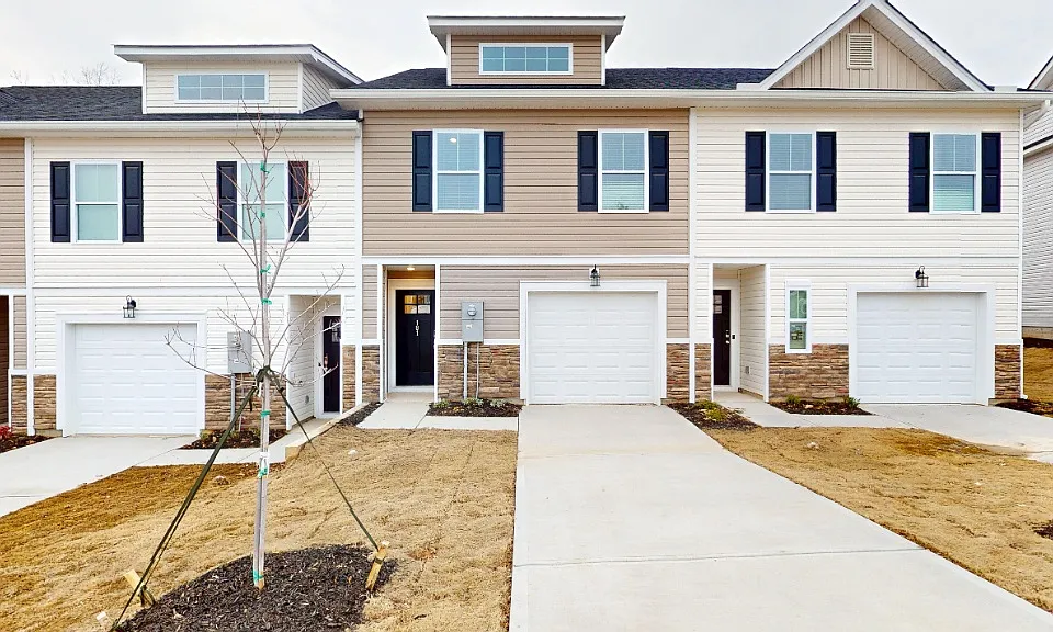 208 Winding Chestnut Dr