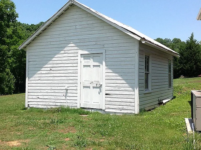 1905 Vickers Ln — Photo 11