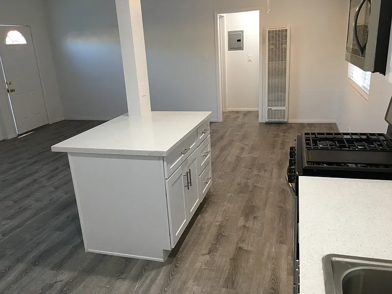 11819 Eucalyptus Ave. — Photo 21