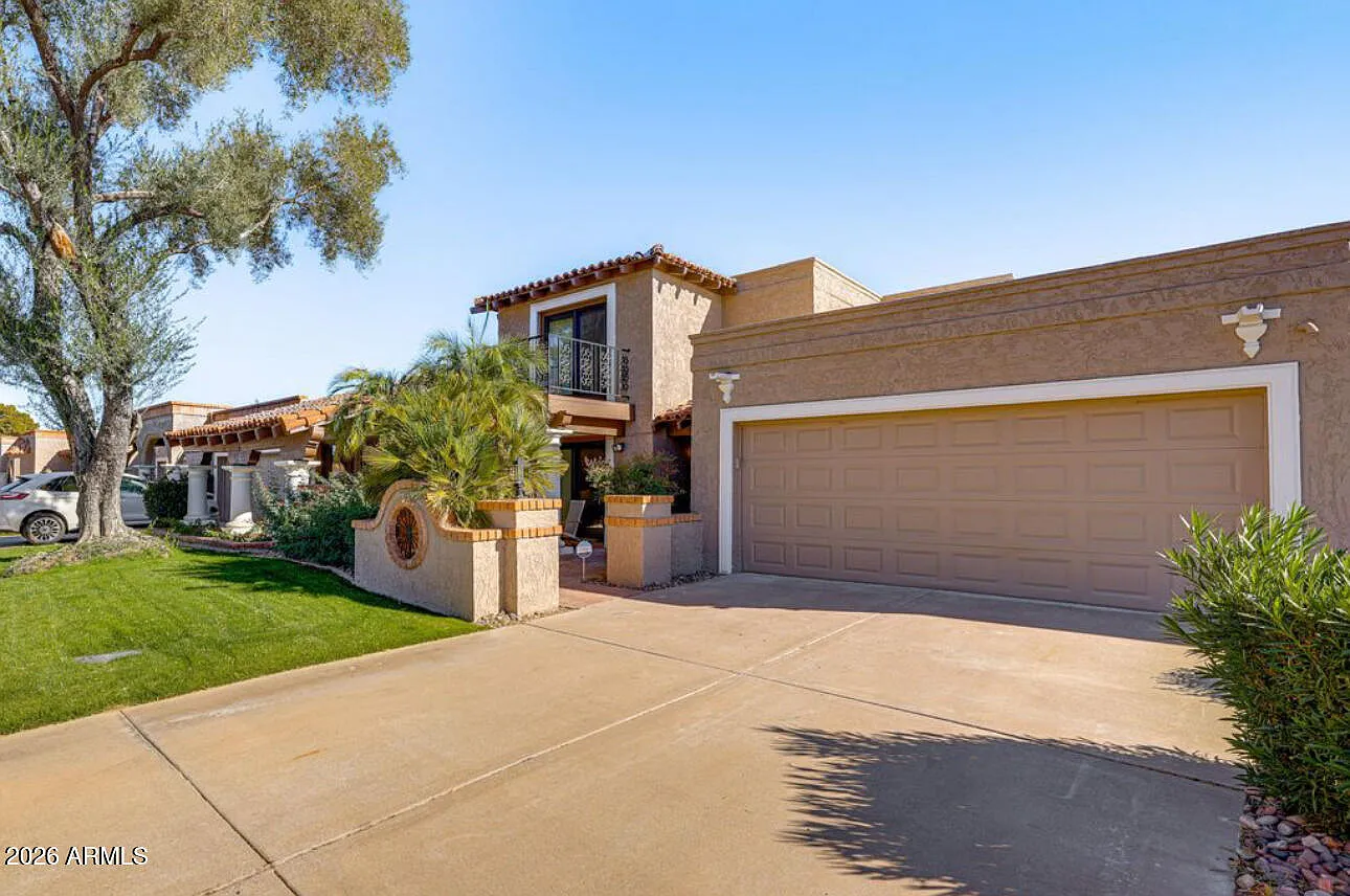 3 bed, 2.0 bath, 2046 sqft, $5,000 — Photo 2