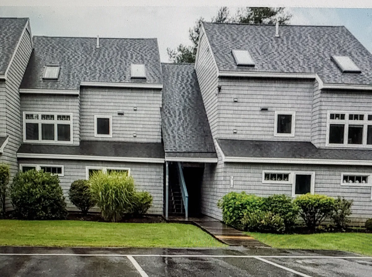 Building Photo - 146 W Grand Ave #82