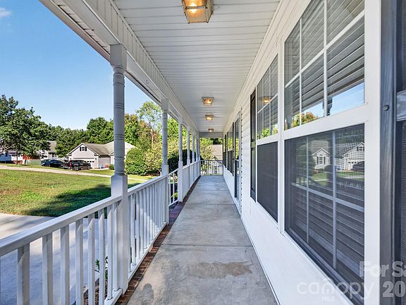 5th image of 702 Painted Lady Ct