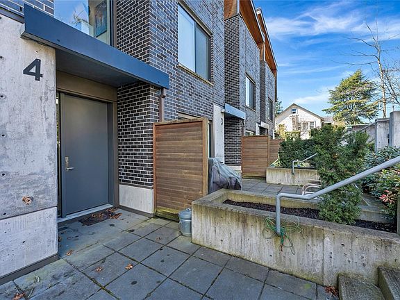 2nd image of 991 McKenzie Ave #4