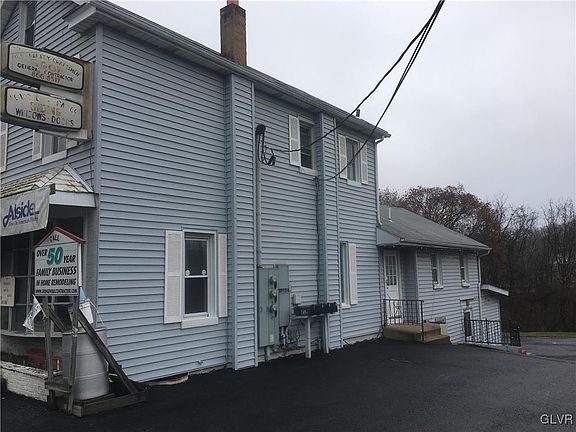 3rd image of 3418 Easton Ave