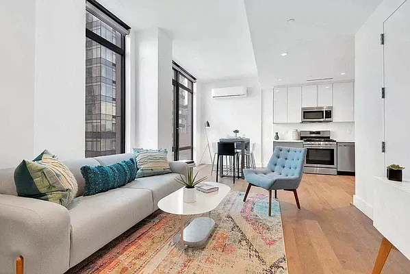 Rented by MOTION New York | media 10