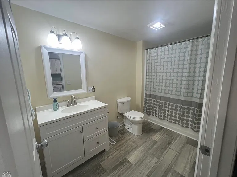 1009 S Crown St — Photo 5