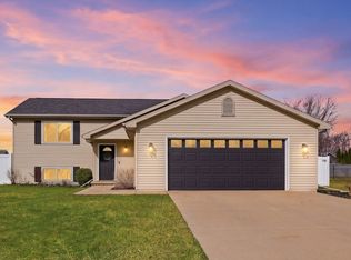 N9551 Clover Ridge Trl, Appleton, WI 54915