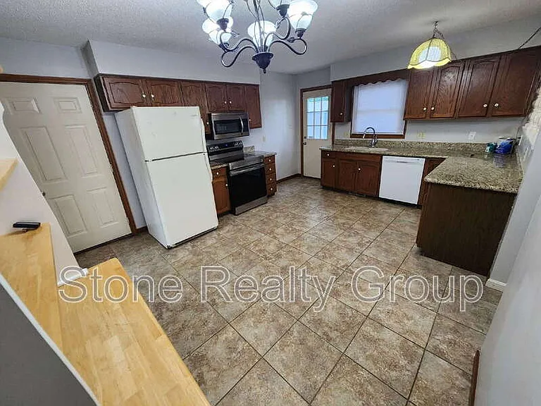 47 W Lawrin Blvd — Photo 4