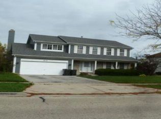 516 Hillside Dr, Mundelein, IL