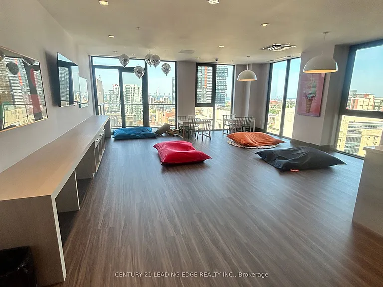 75 James St S #1303 — Photo 16
