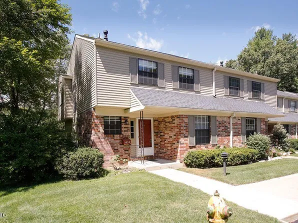 3232 Pine Bluff Ln, Kalamazoo, MI 49008