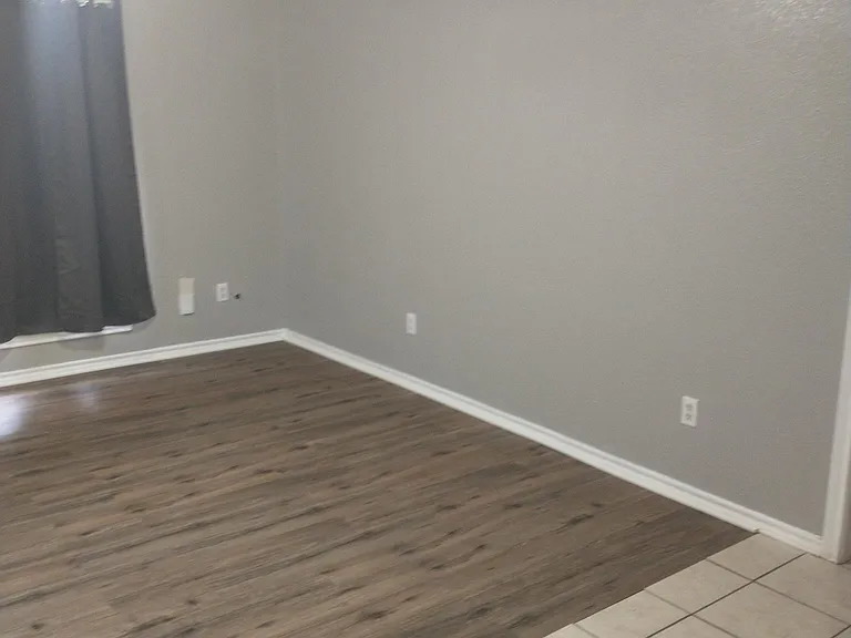 100-102 Honey Bee Dr — Photo 15