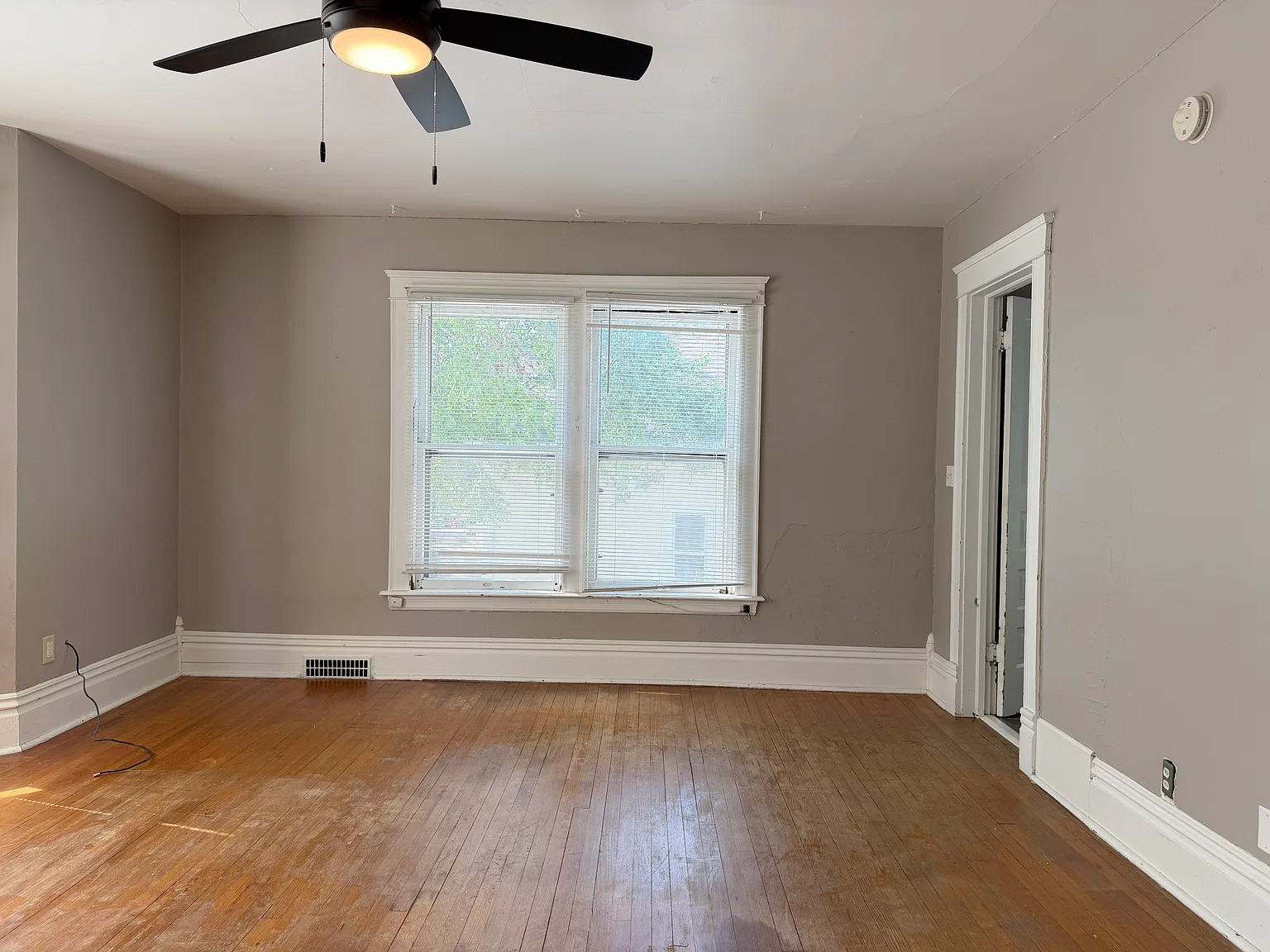 Studio, $825 — Photo 3