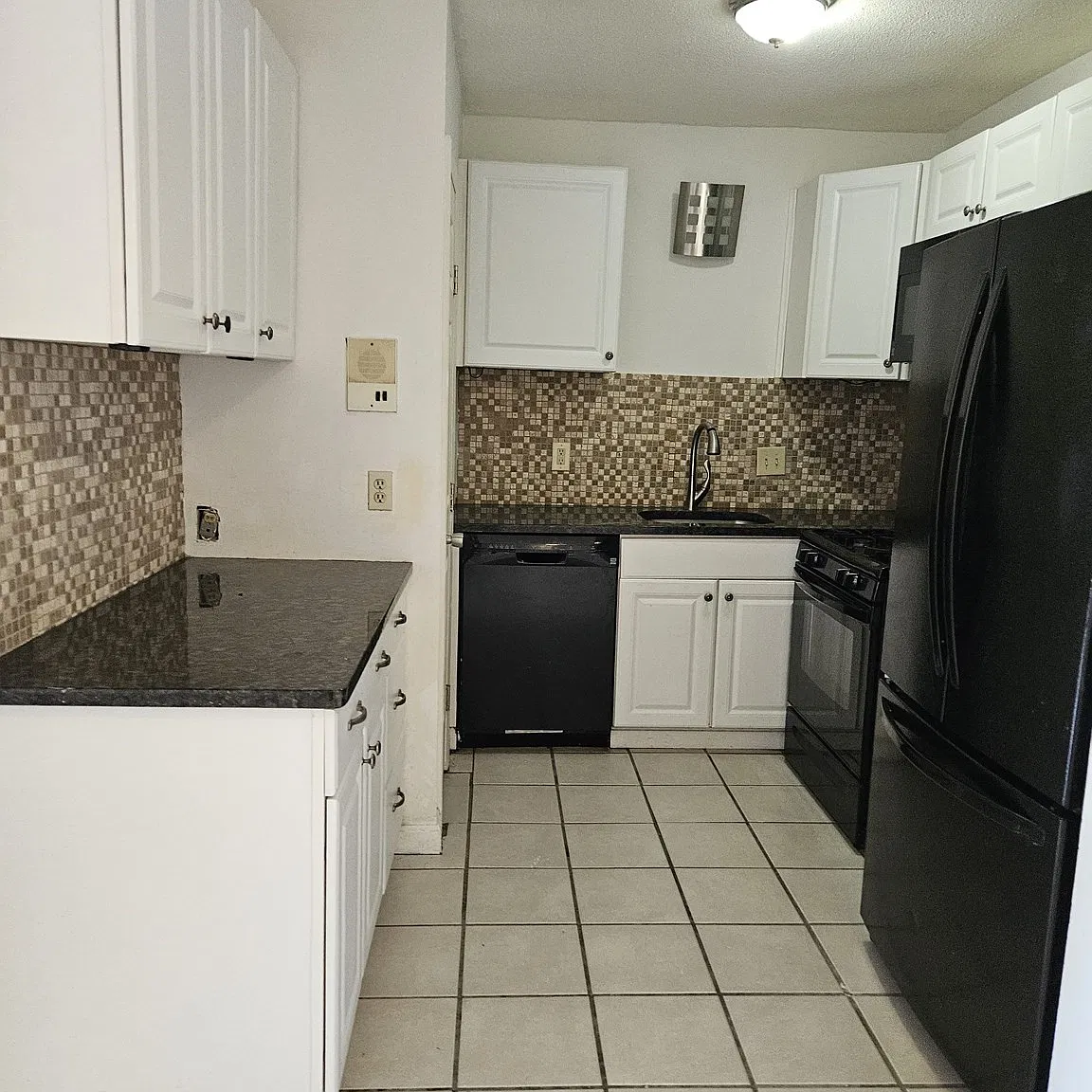 2 bed, 1.0 bath, 1042 sqft, $2,350 — Photo 3