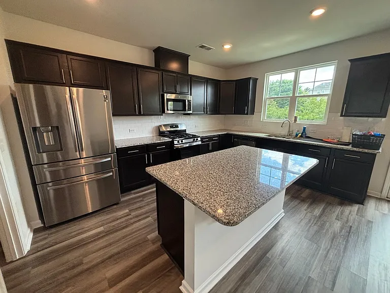 1045 Shoreside Dr — Photo 9